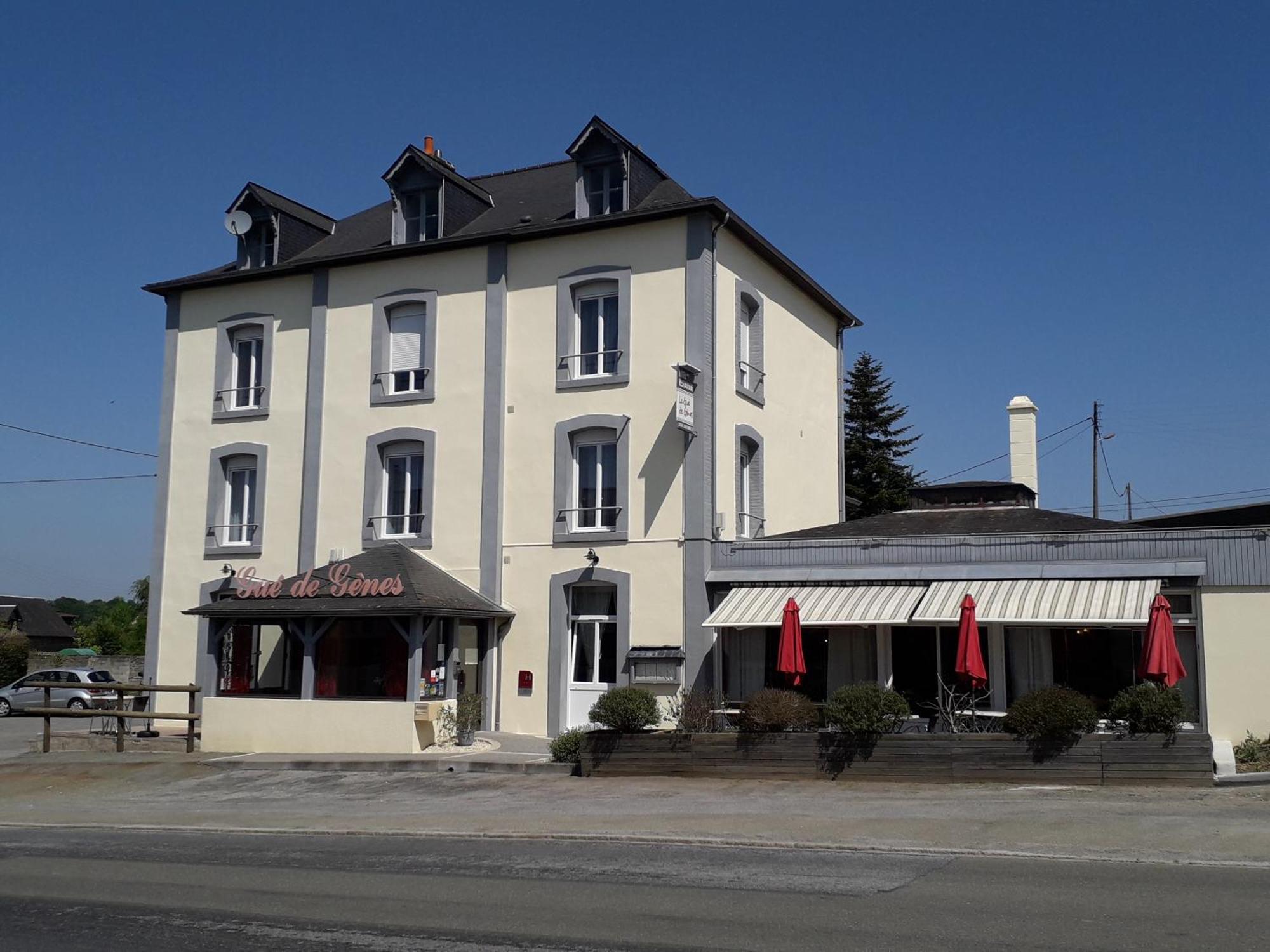 Le Gue De Genes Hotel Ambrieres Les Vallees Exterior foto